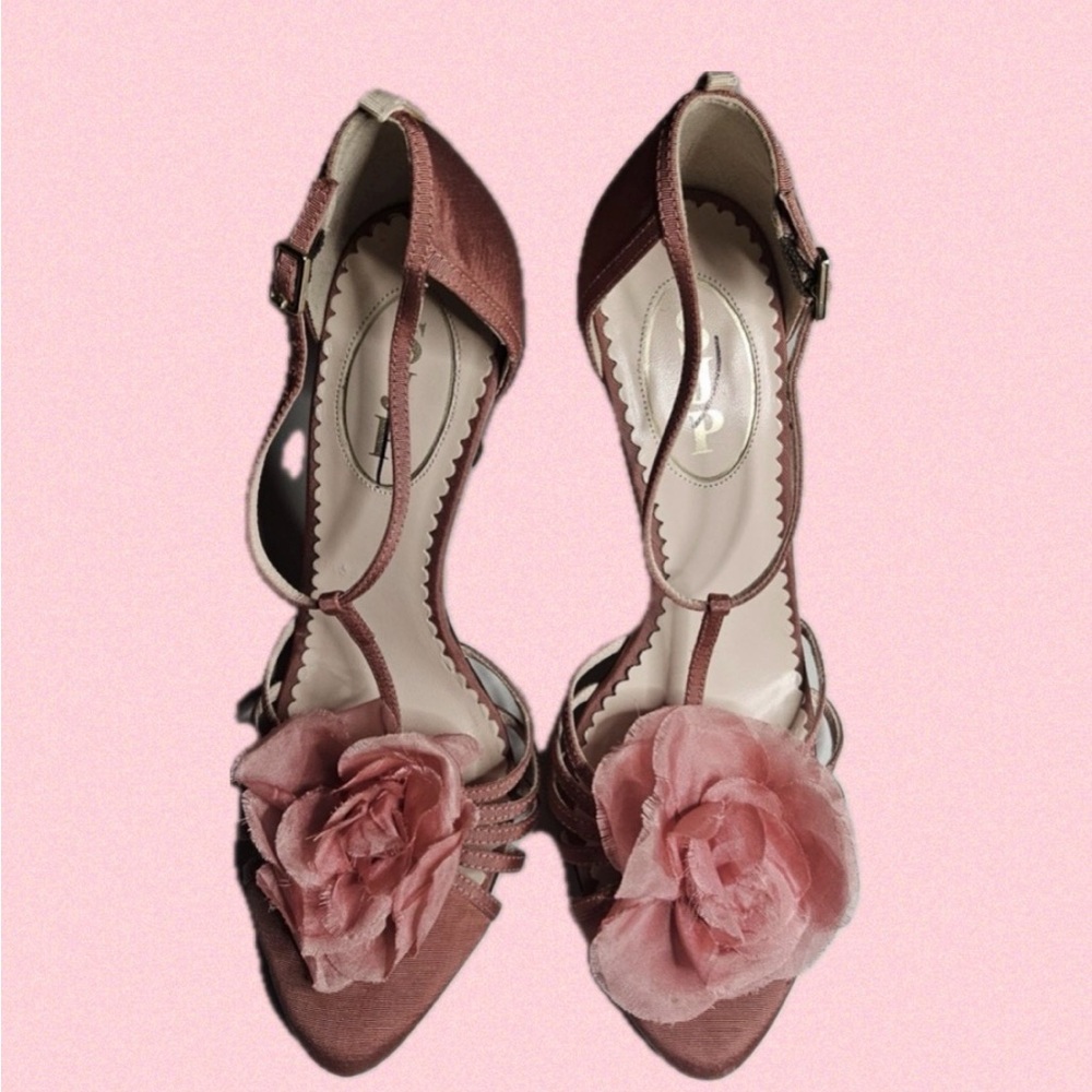 SJP Women's Pink Floral T-Strap Heels 👠 
With Red Painted Bottoms